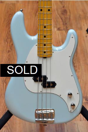 Music Man Cutlass Bass Diamond Blue Music Man Cutlass Bass Diamond Blue